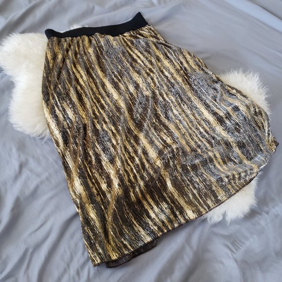 LuLaRoe Shimmery Gold Skirt - Size S - Metallic with Stretch - Picture 3 of 9